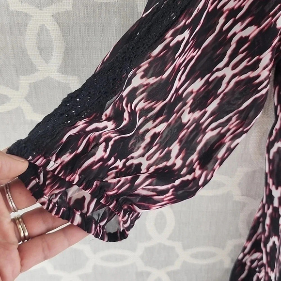 Express Pattern 3/4 Sleeve Keyhole Blouse SP - Picture 5 of 10